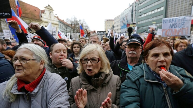 Masovne demonstracije u Bratislavi 'Za pristojnu Slovačku'