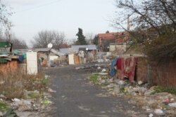 Ulica bez imena u romskom naselju Mali Leskovac