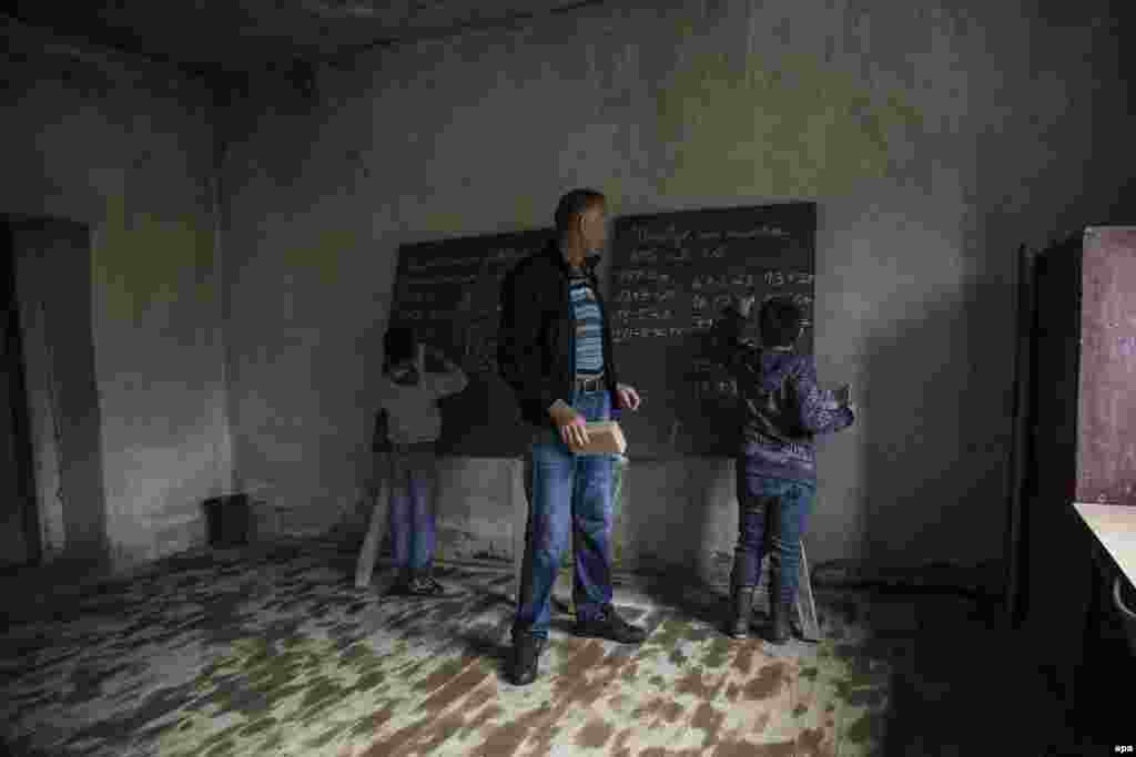 A Kosovo teacher holds a class at a school in the village of Gjyryshec, some 90 kilometers east of Pristina. (epa/Aldrin Xhema)