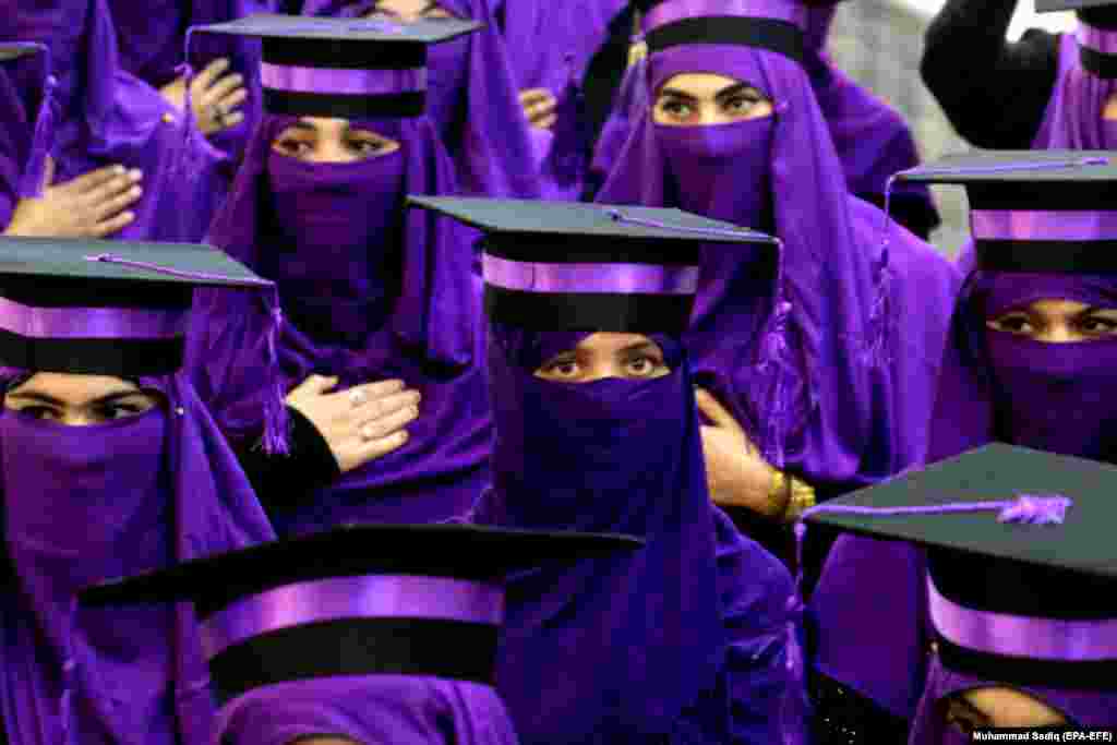 Afghan medical students attend their graduation ceremony at the Kandahar Mamon Tahiri Institute. (EPA-EFE/Muhammad Sadiq)