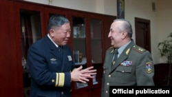 Armenia - Lieutenant General Movses Hakobian (R), the chief of the Armenian army's General Staff, meets with Chinese Rear Admiral Guan Youfei in Yerevan, 13Apr2017.