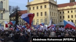 Учасники антимігрантської акції у Празі. Лютий 2016 року