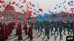 Garaşsyzlyk güni mynasybetli geçirlen dabaraly ýöriş. Türkmenistan (arhiw suraty) 