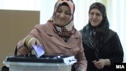 Архивска фотографија: Гласање на претседателските и предвремените парламентарни избори на 27 април 2014 година