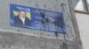 Невідомі у Запоріжжі облили фарбою меморіальну дошку бійця АТО