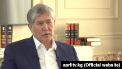 Алмазбек Атамбаев в эфире телеканала «Апрель» .