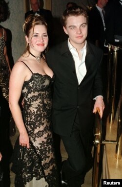  Звездите от „ Титаник “ Леонардо ди Каприо и Кейт Уинслет 