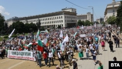  Шествието в София стартира пред постройките на Народното събрание и Българска народна банка. 