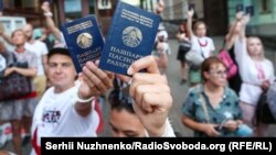 „Jan Lipavský cseh külügyminiszter azt ígérte, hogy felújítják a vízumkiadást a belaruszoknak. Biztosított róla, hogy a törvényt hamarosan felülvizsgálják, és ismét adnak majd ki vízumokat” – mondta a belarusz ellenzéki vezető