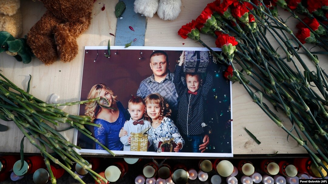 Фотография семьи Игоря Вострикова, жена и дети которого погибли при пожаре в ТЦ в Кемерове