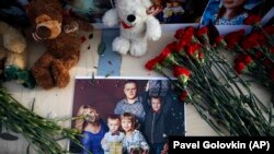 Фотаздымак сям'і Ігара Вострыкава, жонка і дзеці якога загінулі пры пажары ў Кемераве.