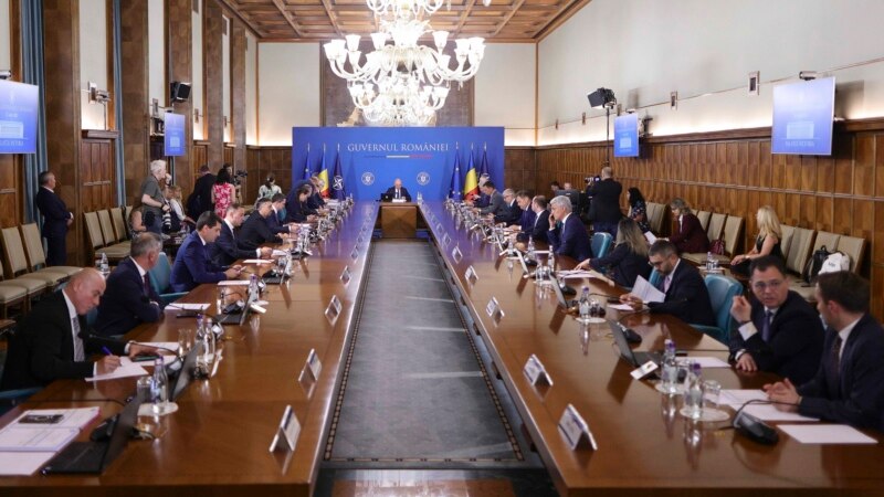 „De ce am ajuns aici?”. Cinci miniștri  explică la Guvern deficitul bugetar și cum vrea Executivul să strângă bani pentru a-l reduce