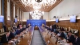 Cabinetul Bolojan într-o ședință de Guvern.