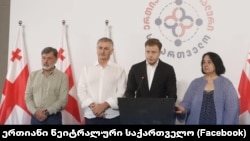 მოძრაობა „ერთიანი ნეიტრალური საქართველოს“ დამფუძნებლები (მარცხნიდან მარჯვნივ) ბიძინა გიორგობიანი, გელა ნიკოლაიშვილი, ვატო შაქარიშვილი, ნანა კაკაბაძე 