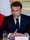 Președintele Franței, Emmanuel Macron, a transmis mesaje puternice de încurajare politicienilor pro-europeni și democrați de la București în ultimele săptămâni. Cel mai recent, cu mai puțin de 48 de ore înainte de startul votului în România, vineri, 16 mai. 
