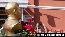 Церемония открытия памятника Иосифу Сталину, архивная фотография