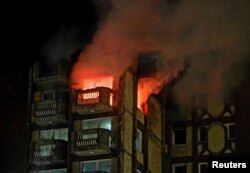 Vatra na posljednjim spratovima Doma penzionera u Tuzli, 4. novembra 2025.