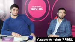 Слева направо: Олимпийский чемпион Абдулрашид Садулаев и чемпион Европы Ильяс Бекбулатов 