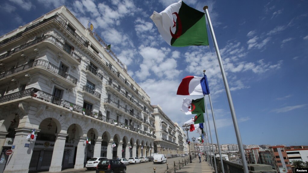 Алҷазоир истеъмораш аз сӯи Фаронсаро "ҷиноят" хонд ва хоҳони ҷуброн шуд