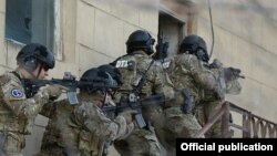 Azerbaýjanyň Döwlet howpsuzlygy gullugy terrorçy guramanyň agzalary bolmakda güman edilýän dört adamyň öldürlendigini habar berdi.