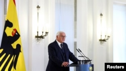 Președintele german, Frank-Walter Steinmeier, la aprobarea oficială a demiterii ministrului de finanțe, vorbind despre situația politică din țară, joi, 7 noiembrie, la Palatul Bellevue. 