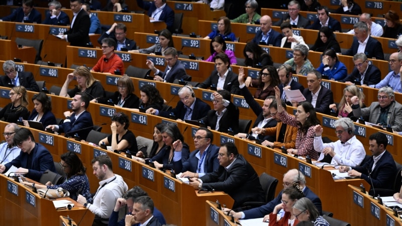 Avropa Parlamenti Azərbaycanla əməkdaşlığı dayandırmağa və sanksiyalara çağırır. Bakıdan reaksiya