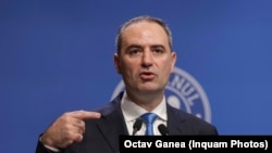 Alexandru Nazare, ministrul Finanțelor, într-o conferință de presă (imagine de arhivă).