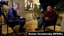 Eran Ortal, a reserve Brigadier General in the Israel Defense Forces (IDF), speaking to RFE/RL at a location near Tev Aviv.