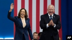 La doar câteva ore după ce și-a anunțat propunerea pentru vicepreședinte, Kamala Harris deja l-a prezentat pe Tim Walz la un miting politic din Philadelphia.