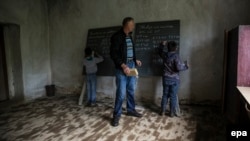 Məktəb. Foto illüstrasiya