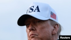 دونالد ترامپ در پایگاه اندروز پس از بازگشت از دیترویت