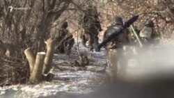Ուկրաինացի զինվորականները Կիևի մերձակա գյուղերից մեկում փորձում են հետ մղել ռուսական ուժերին