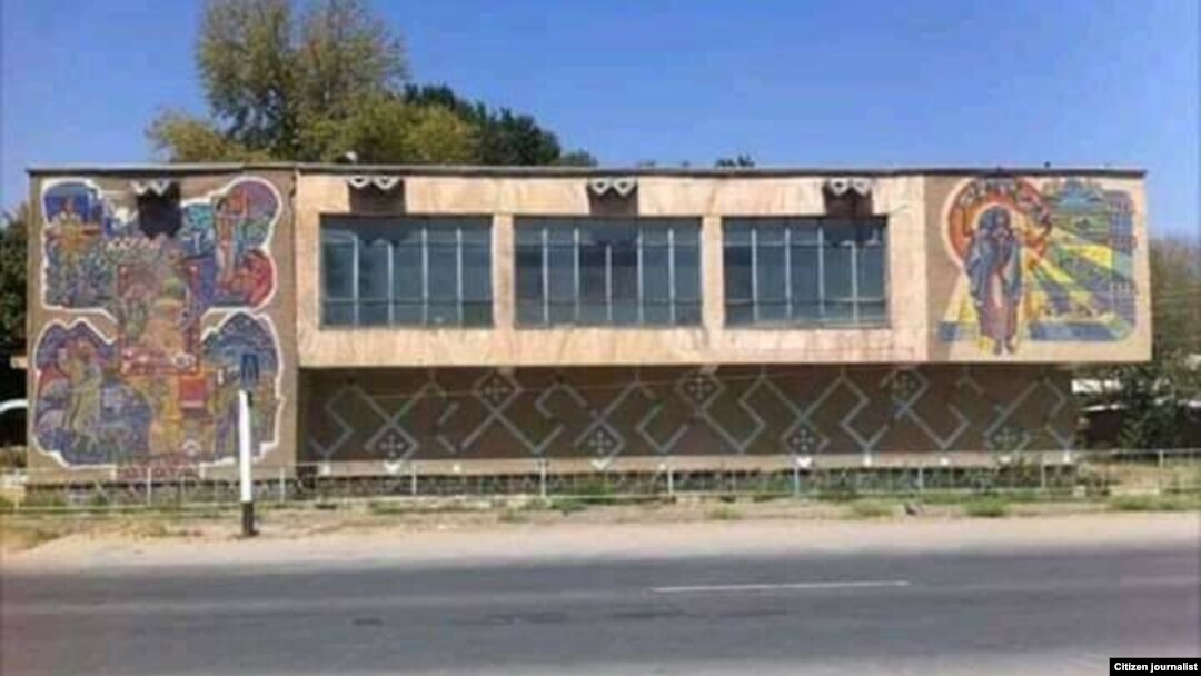 Узун туманидаги музей биноси