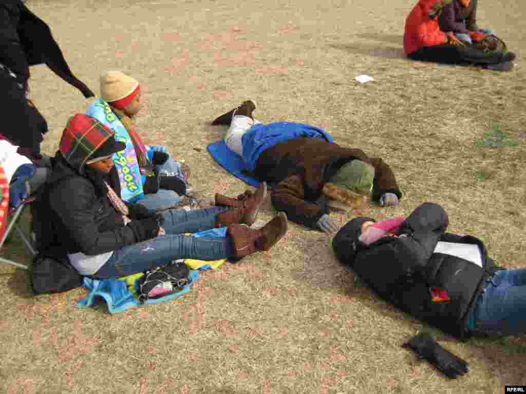 Some participants awoke before dawn to secure a place. These visitors took a brief rest before the ceremony began. - obama20 photo by Ricki Green