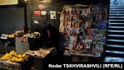 პრესის რეალიზაცია ერთ-ერთ მიწისქვეშა გადასასვლელში თბილისში.