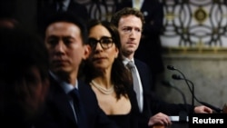 Izvršni direktor TikToka Shou Zi Chew, izvršna direktorica X-a Corp Linda Yaccarino i izvršni direktor Mete Mark Zuckerberg na saslušanju u Senatu o seksualnoj eksploataciji djece na mreži, Kapitol u Washingtonu, SAD, 31. januara 2024. 