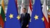Fransa prezidenti Emmanuel Macron Aİ liderlərinin sammitinə gələrkən
