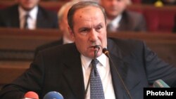 Armenia - Opposition leader Levon Ter-Petrosian addresses a congress of the Armenian Pan-National Movement (HHSh) in Yerevan, 22Dec2012.