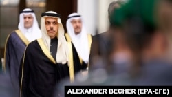 Сауд Арабиясынын тышкы иштер министри, ханзаада Фейсал бен Фархан Ал Сауд (солдон экинчи), 27-март, 2019-жыл. 