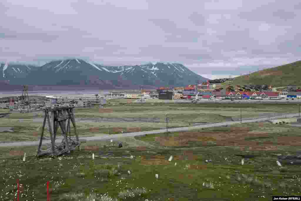 Когда-то норвежский Лонгйир был депрессивным шахтерским городком, сейчас это центр арктического туризма на Шпицбергене.