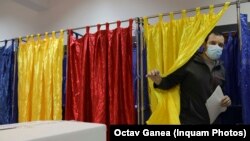 Близько 19 мільйонів людей в Румунії мають право голосу (фото з однієї із виборчих дільниць)