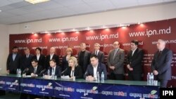 În decembrie 2015 cînd 14 deputați comuniști au părăsit PCRM