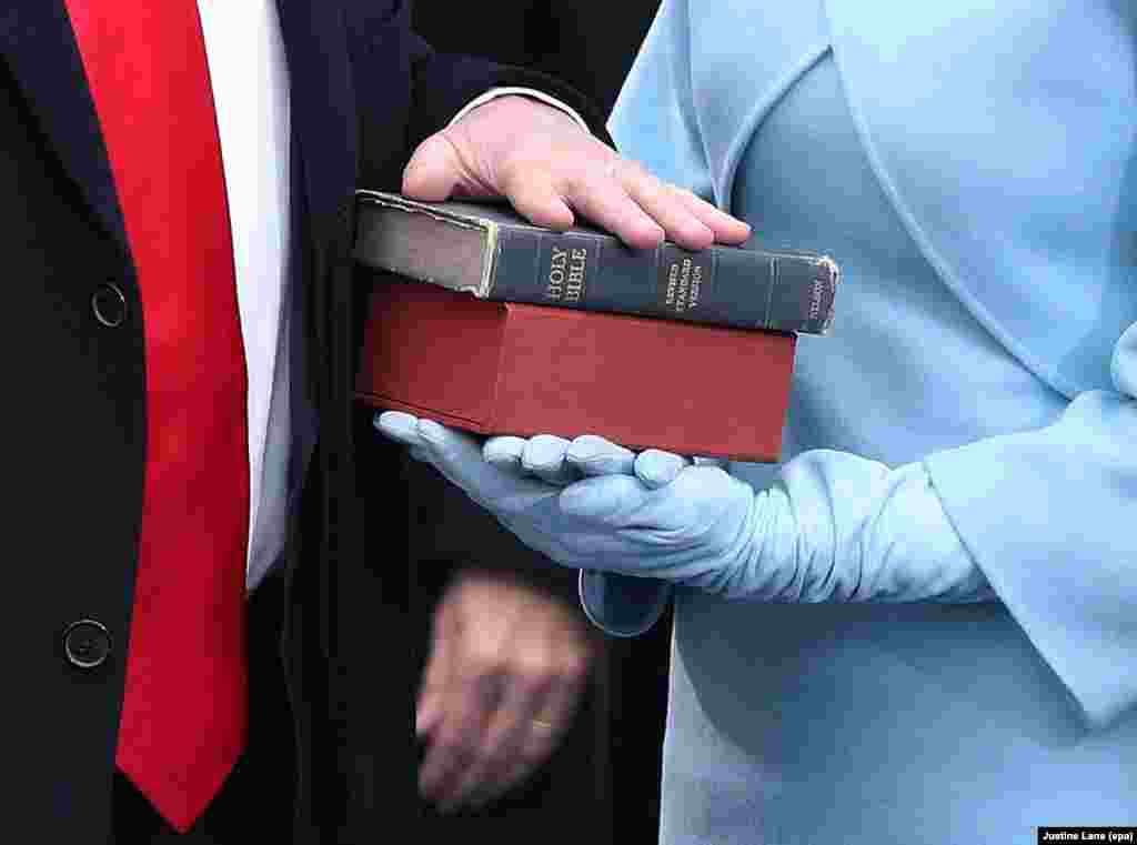 U.S. -- President-elect Donald J. Trump (L) takes the oath of office as the 45th President of the United States while First Lady Melania Trump (R) holds a bible in Washington, DC, USA, 20 January 2017. 