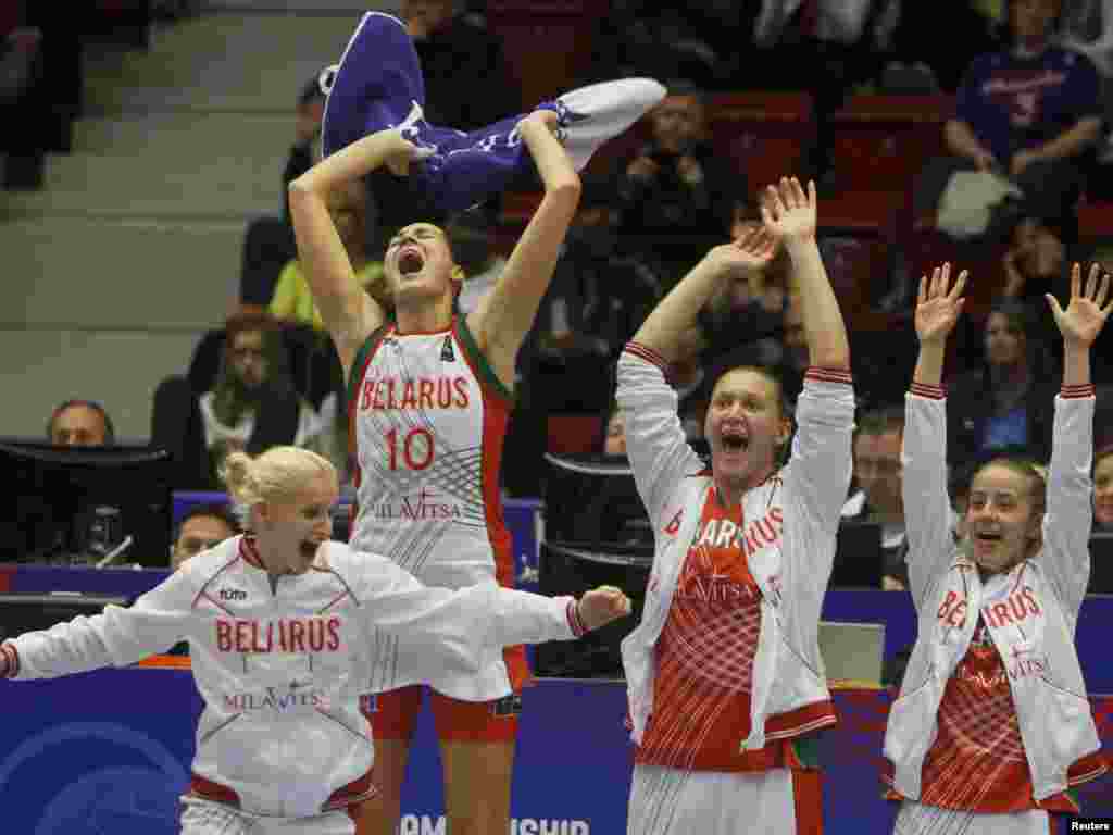 1 кастрычніка, пятніца - Беларускія баскетбалісткі выйшлі ў паўфінал чэмпіянату сьвету, перайграўшы зборную Расеі.