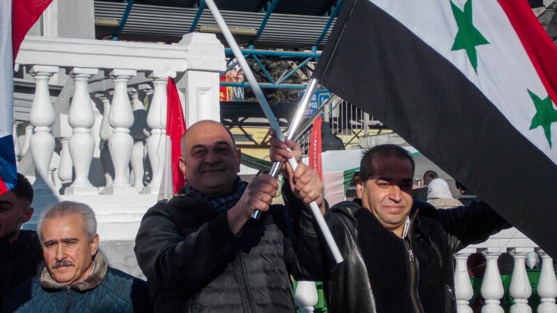 Севастополь: на выставке «трофейного оружия» сирийцы «братались» с местными жителями (+фото)