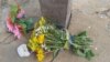 Квіти від усіх українців, які вклоняються пам’яті загиблих пасажирів рейсу МН17