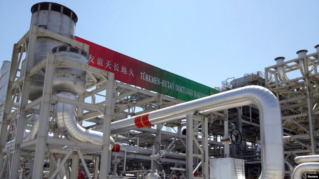 A gas-processing plant at Galkynysh gas field in Turkmenistan (file photo)