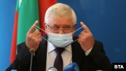 Новата заповед на здравния министър Кирил Ананиев влиза в сила от полунощ в четвъртък срещу петък