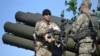 Украинские артиллеристы у реактивной системы залпового огня 9П140 