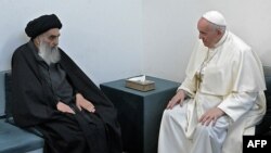 ملاقات پاپ فرانسس (راست) با آیت‌الله علی سیستانی در شهر نجف عراق